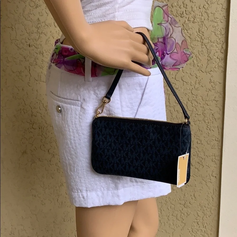 Michael Kors Jet Set Travel Large Top Zip Wristlet